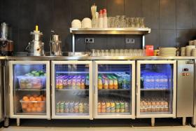 Bancada refrigerada com portas de vidro