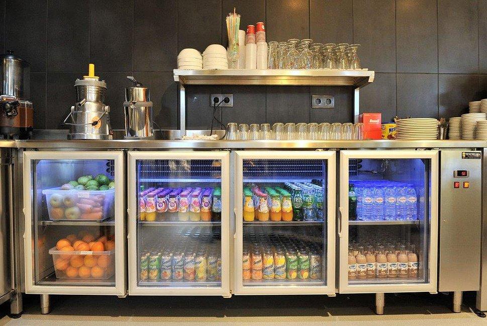Bancada refrigerada com portas de vidro